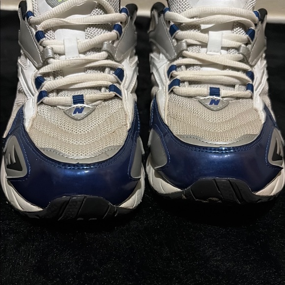 New Balance 725 Sneakers in Silver and Blue - Picture 6 of 9